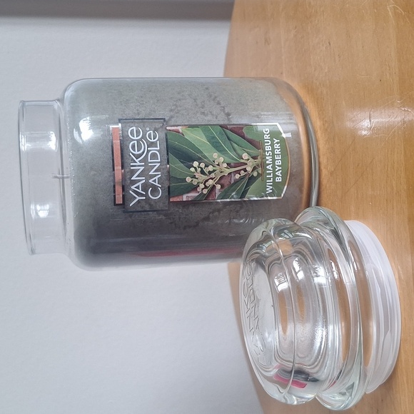 Williamsburg Bayberry Large Jar 22z Yankee Candle - Picture 2 of 4